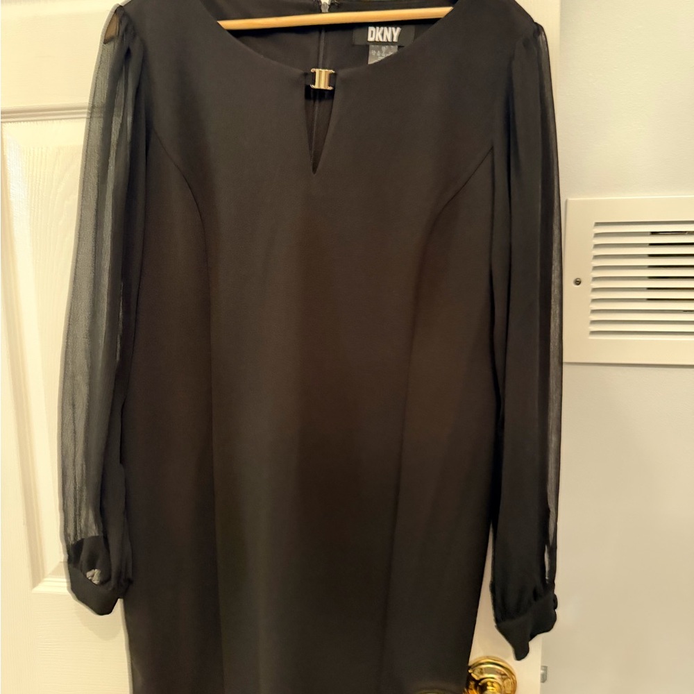 DKNY Women's size 14 Classic Chiffon Sleeve Sheath with Keyhole